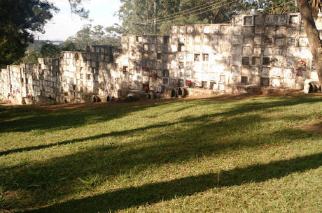 Cemitério em Perus: ampliação de sepulturas Cemitério em Perus: ampliação de sepulturas