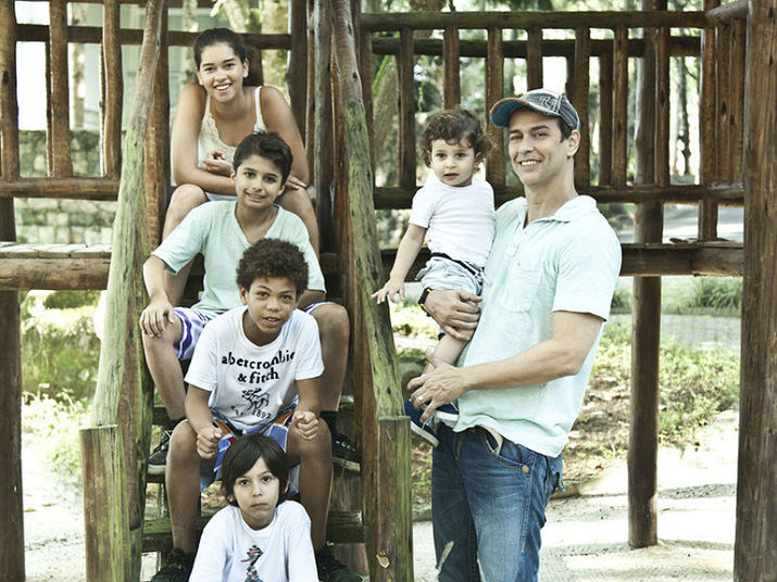 Marcello Antony adotou Stephanie enquanto estava casado com a atriz Mônica Torres. Pouco tempo depois, adotou também o pequeno Francisco. Os dois filhos do ator se juntaram a Lorenzo, seu filho biológico com a estilista Carolina Villar, e aos meninos Lucas e Louis, filhos de Carol, de outro casamento