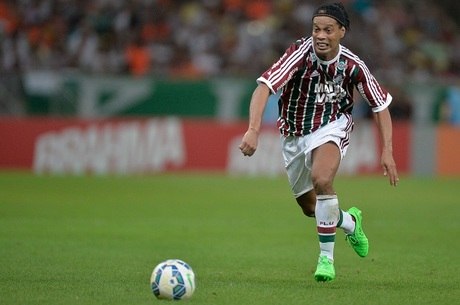 Ronaldinho teve estreia discreta, mas correu bastante no Maracanã