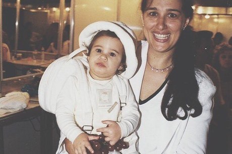 Lívian Aragão ao lado de sua mãe, Lilian