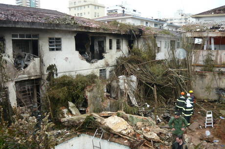 Partido vai pagar R$ 7,5 mil ao proprietário do imóvel atingido na queda do avião que matou o ex-candidato Eduardo Campos Partido vai pagar R$ 7,5 mil ao proprietário do imóvel atingido na queda do avião que matou o ex-candidato Eduardo Campos