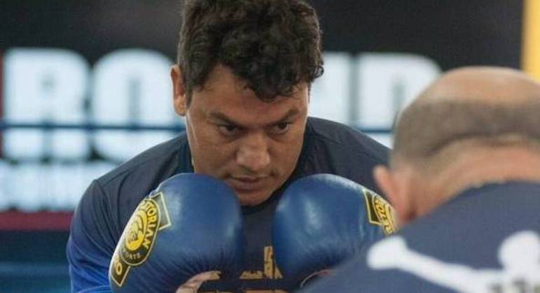 Acelino Freitas, conhecido como Popó, durante uma luta