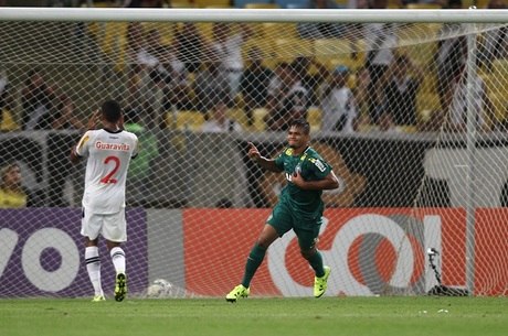 Coritiba marcou o gol da vitória aos 47 minutos do segundo tempo