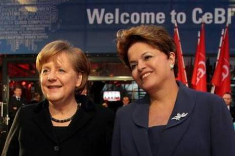 Merkel parte nesta quarta-feira (19) rumo ao Brasil com seis ministros
Merkel parte nesta quarta-feira (19) rumo ao Brasil com seis ministros