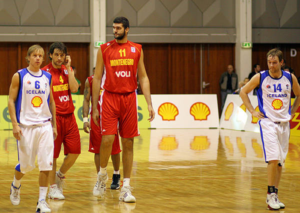 Você conhece o jogador de basquete mais alto do mundo?
