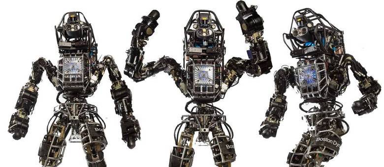 Robô Atlas tem sucesso em testes de locomoção na floresta