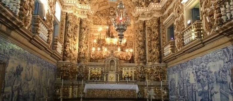 A Igreja e Convento de São Francisco tem decoração baseada na arte barroca e se destaca pelos detalhes em ouro