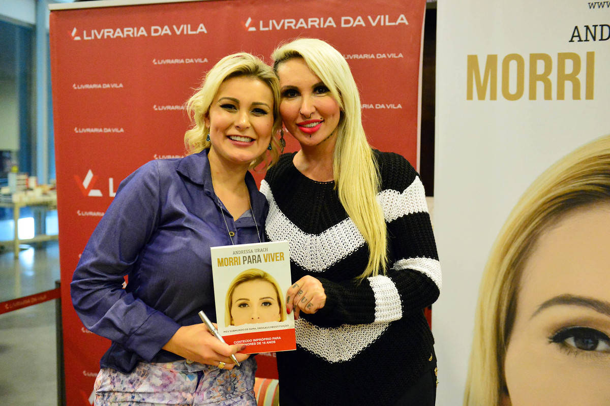 Emocionada Andressa Urach Lanca Biografia Nao Posso Mudar O Passado Mas Farei Uma Nova Historia Entretenimento R7 Famosos E Tv