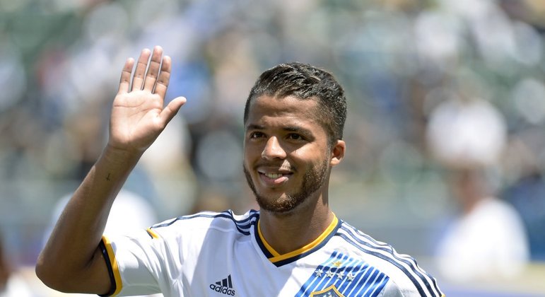 Giovani dos Santos (atacante - 32 anos - México): bastante conhecido por sua passagem pelo Barcelona, Giovani dos Santos é figurinha carimbada na seleção mexicana desde 2007. Ele fez 107 partidas e balançou as redes 19 vezes. Está sem clube desde a passagem pelo America-MEX, em 2019.