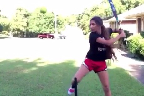 Marisa Arriaga inovou na maneira de rebater a bola no softbol
