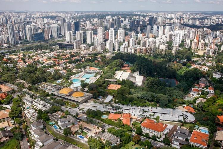 Oásis de verde e excelência em SP, Paineiras do Morumby
