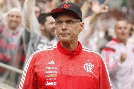 Oswaldo de Oliveira não é mais o técnico da equipe do Flamengo
