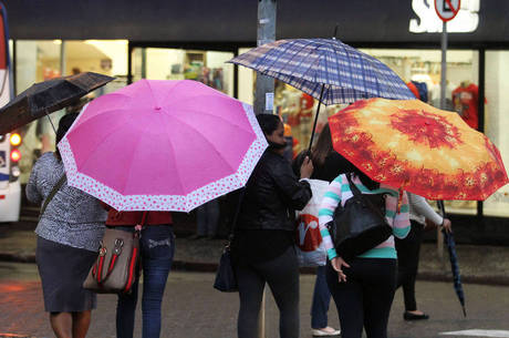 Frente fria vai avançar para a região metropolitana nesta sexta Frente fria vai avançar para a região metropolitana nesta sexta