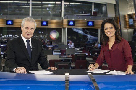 Celso Freitas e Adriana Araújo comandam o jornalístico 
