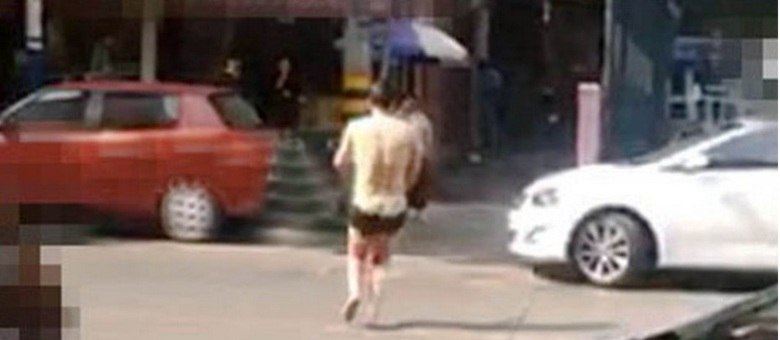 Homem foi visto correndo pela rua e gritando por ajuda dos médicos