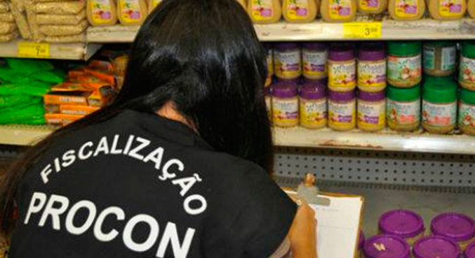 Multa foi aplicada pelo Procon por exposição para venda de produtos vencidos