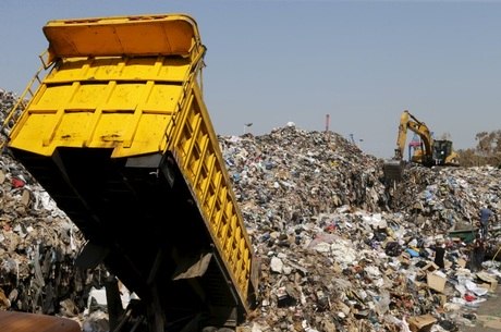 Problemas envolvendo o manejo de lixo afetam o mundo inteiro