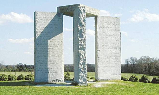 O tal monumento é composto por um conjunto de seis pedras de granito  de forma quadrática e com uma pedra no centro