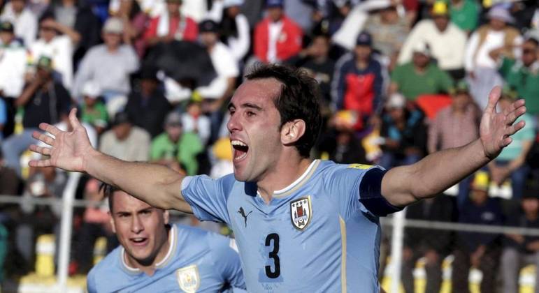 Godín é um dos grandes zagueiros da história da seleção uruguaia