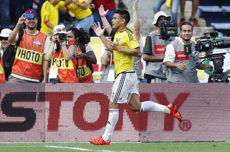 Teo Gutierrez marcou o primeiro gol da Colômbia contra o Peru
