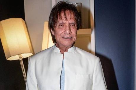 Roberto Carlos coloca à venda imóvel de Lady Laura, diz jornal Roberto Carlos coloca à venda imóvel de Lady Laura, diz jornal