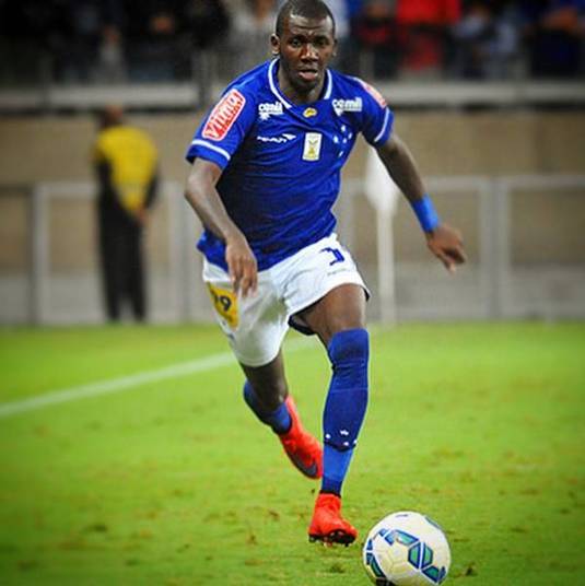 Mano Menezes perde atacante por suspensão e será obrigado a alterar escalação diante do Goiás