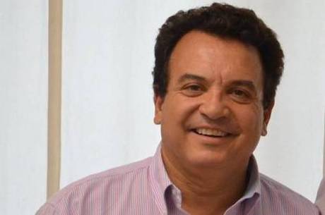 Deputado aprova aumento para secretários Deputado aprova aumento para secretários