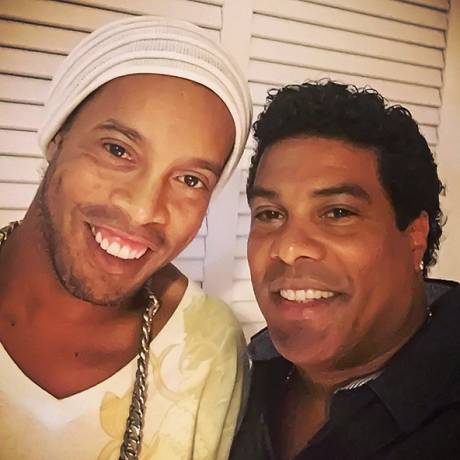 Ex-jogadores? Adriano e R10 começam 2016 sem perspectivas de voltar aos  gramados - Fotos - R7 Futebol