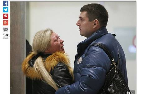 Reação de parentes e amigos dos tripulantes do avião russo é destaque em portais internacionais