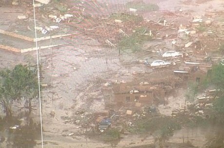 Distrito de Bento Rodrigues foi devastado pela lama; raio de destruição é de pelo menos 8 km 
