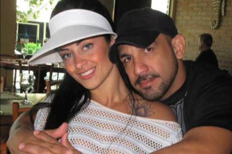O lutador é o ex-marido da dançarina Verão O lutador é o ex-marido da dançarina Verão