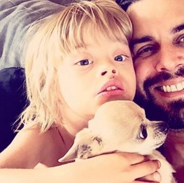 Henrique Fogaça posa com os filhos nas redes sociais 