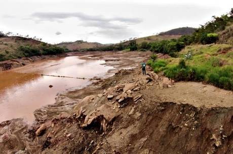 Rompimento de barragem de Fundão destruiu o distrito de Bento Rodrigues e também o meio ambiente ao longo do rio Doce
