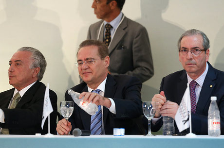 Presidente da Câmara, deputado Eduardo Cunha ignorou as vaias e continuou seu discurso durante congresso do PMDB, em Brasília