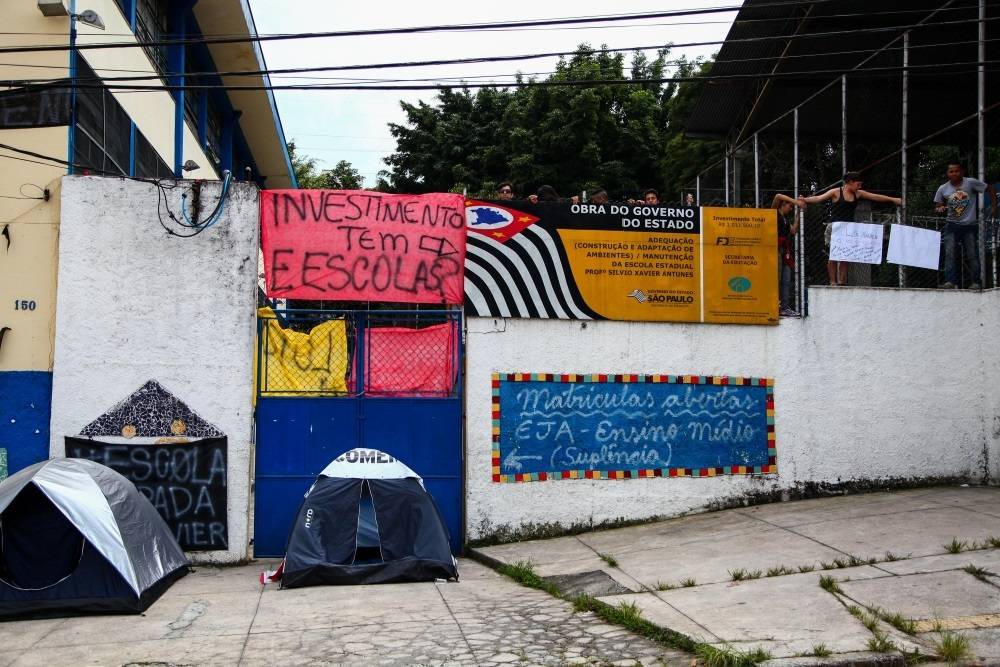 Estudantes de escolas não ocupadas rasuram prova de avaliação para mandar  recado ao governo de SP - Fotos - R7 Educação