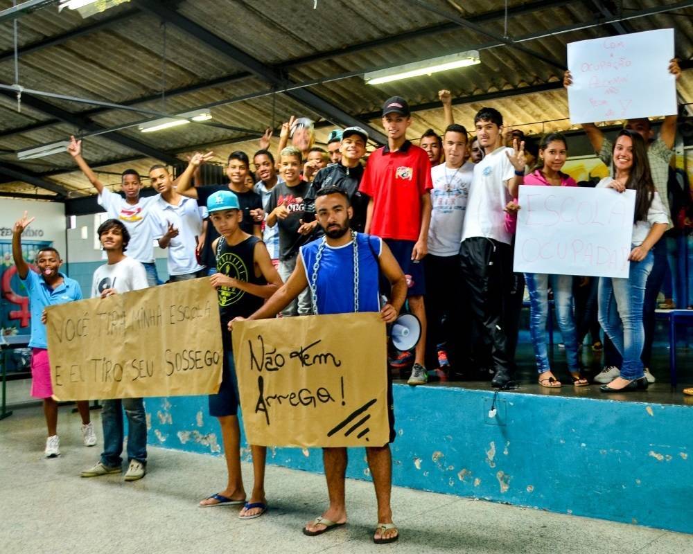 Estudantes de escolas não ocupadas rasuram prova de avaliação para mandar  recado ao governo de SP - Fotos - R7 Educação