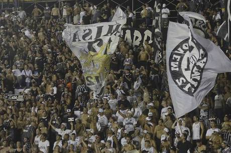 Futebol está paralisado por causa de pandemia Futebol está paralisado por causa de pandemia