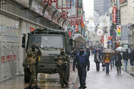 Ataques terroristas em Bruxelas provocaram a morte de 35 pessoas