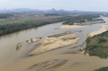 Contaminação do rio Doce pela lama da barragem que rompeu em Mariana (MG) prejudicou abastecimento de água na cidade