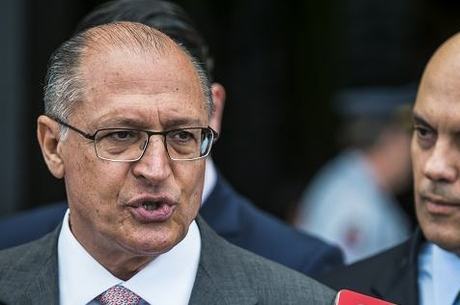 Alckmin determinou ao secretário de Educação, José Nalini, que ele faça uma devassa nos contratos entre a Coaf e a pasta