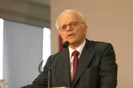 Para Comparato, não há nenhuma base jurídica para o impeachment agora Para Comparato, não há nenhuma base jurídica para o impeachment agora