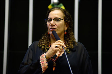 Jandira Feghali é deputada do PCdoB pelo estado do Rio de Janeiro