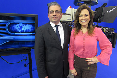 Promotor de Justiça de São Paulo José Carlos Blat e a apresentadora Débora Santilli 