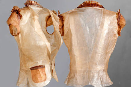 Peças de Suzanne Lee são feitas de material orgânico e em casa Peças de Suzanne Lee são feitas de material orgânico e em casa
