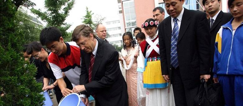 O americano Bill Gates poderia ser exemplo de filantropia para nossos milionários