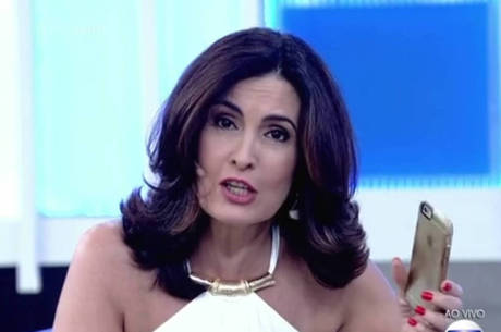 Celular de Fátima Bernardes toca durante programa Celular de Fátima Bernardes toca durante programa