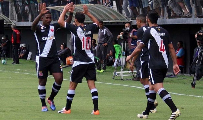 2016 - Novamente com a terceira colocação, o Vasco garantiu o acesso à primeira divisão do futebol nacional. Com uma campanha superior a 2013, o Gigante da Colina teve 19 vitórias, 8 empates e 11 derrotas, ficando atrás de Atlético-GO e Avaí. 