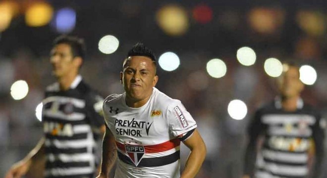 2016 - São Paulo 4 x 0 Corinthians - Pelo Brasileirão, Cueva, Luiz Araújo, David Neres e Chávez garantiram a goleada tricolor sobre o rival.