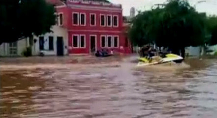 Chuvas intensas têm inundado cidades da Bahia