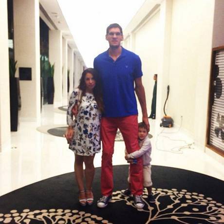 Gigante da NBA faz sucesso ao lado da mulher baixinha - Fotos - R7  Olimpíadas